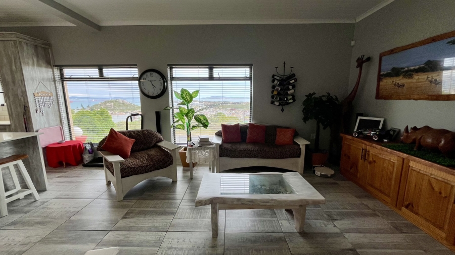 2 Bedroom Property for Sale in Hoogland Western Cape